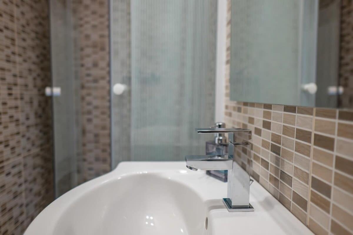Chic Central Flat With River View ブダペスト エクステリア 写真
