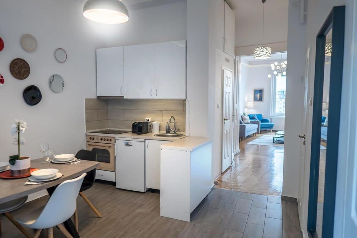 Chic Central Flat With River View ブダペスト エクステリア 写真