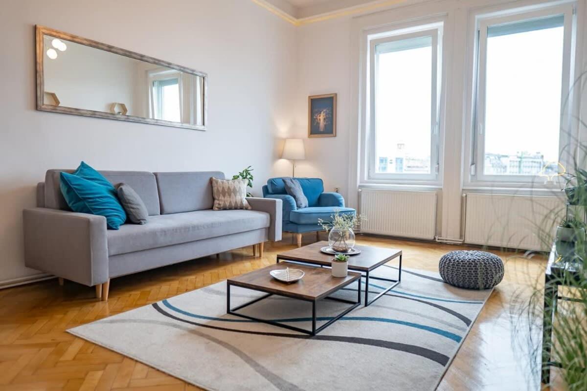 Chic Central Flat With River View ブダペスト エクステリア 写真